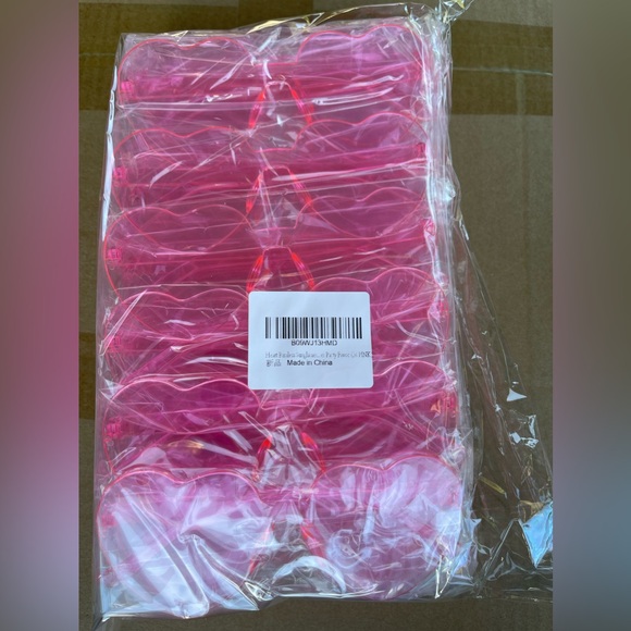 Pink heart shaped sunglasses 24 pack - Picture 2 of 2